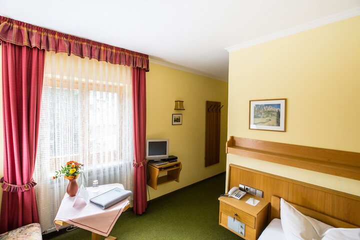 Room 6 of 91