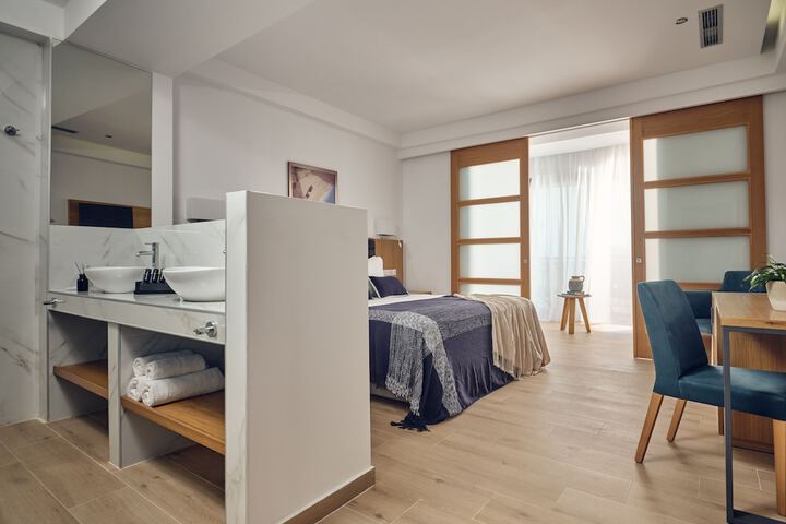 Room 7 of 105