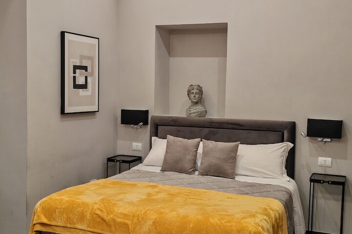 Room 5 of 28