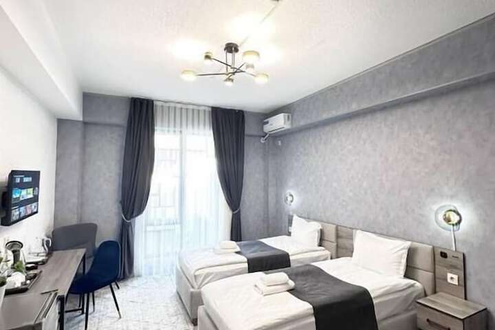 Room 10 of 62