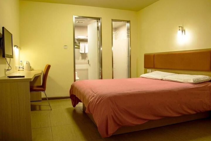 Room 11 of 42