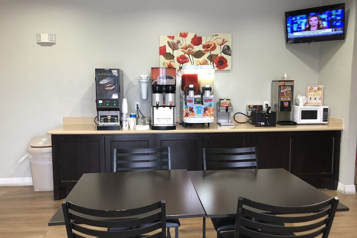 Breakfast/Coffee Service 32 of 47