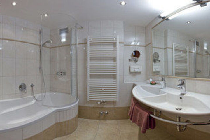 Room 4 of 44