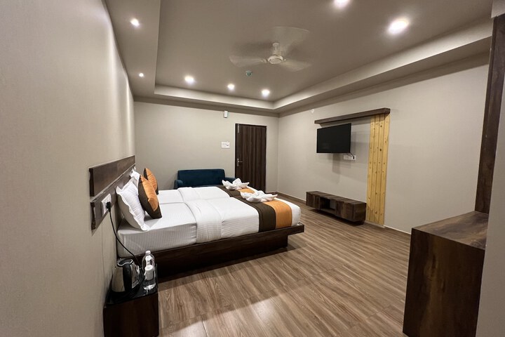 Room 8 of 17