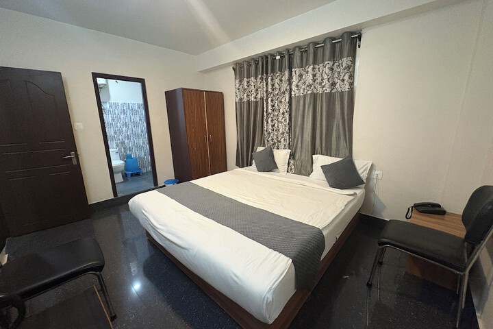 Room 3 of 48