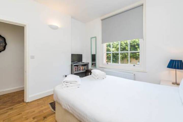 Room 3 of 6