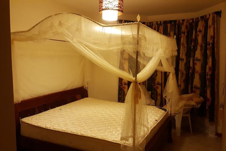 Room 6 of 9