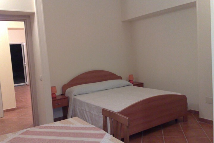 Room 2 of 65