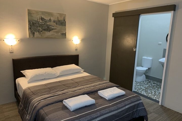 Room 10 of 37