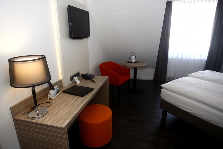 Room 14 of 28