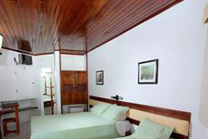 Room 4 of 12