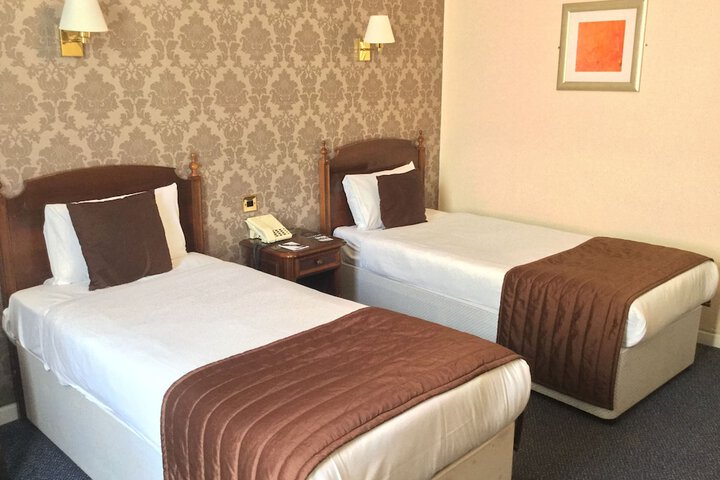 Room 6 of 48