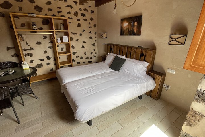 Room 12 of 40