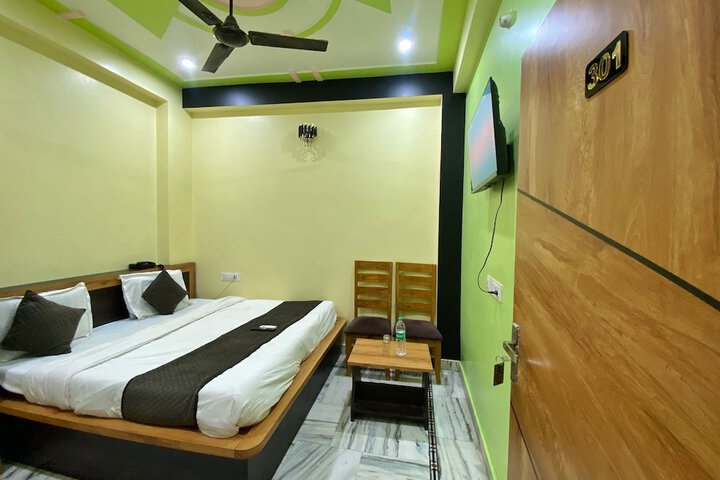 Room 14 of 18