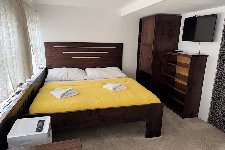 Room 68 of 167