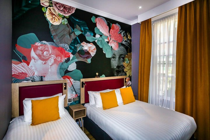 Room 46 of 98