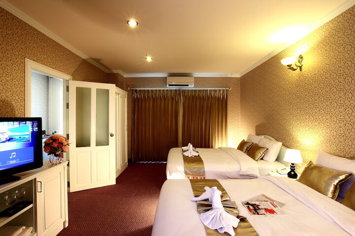 Room 12 of 40