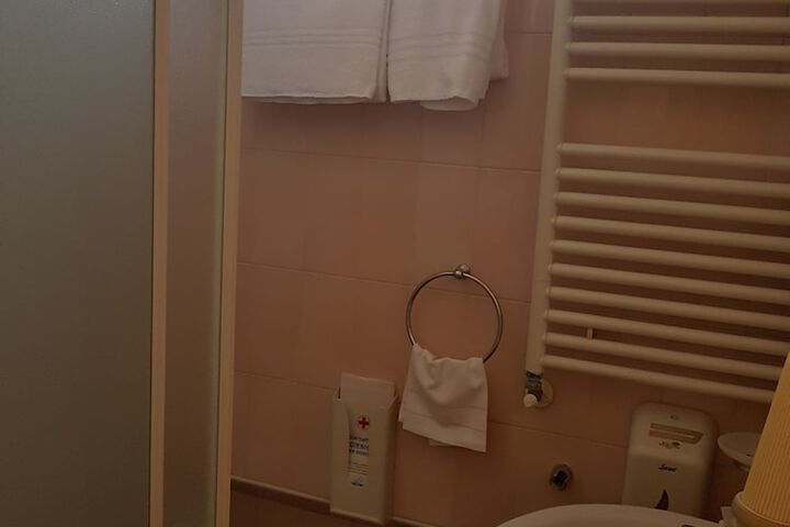 Room 20 of 39