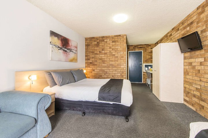 Room 8 of 42