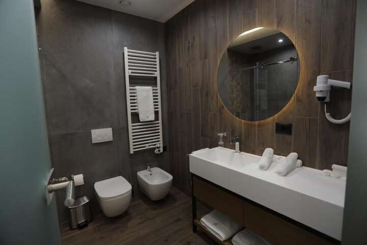 Room 20 of 33