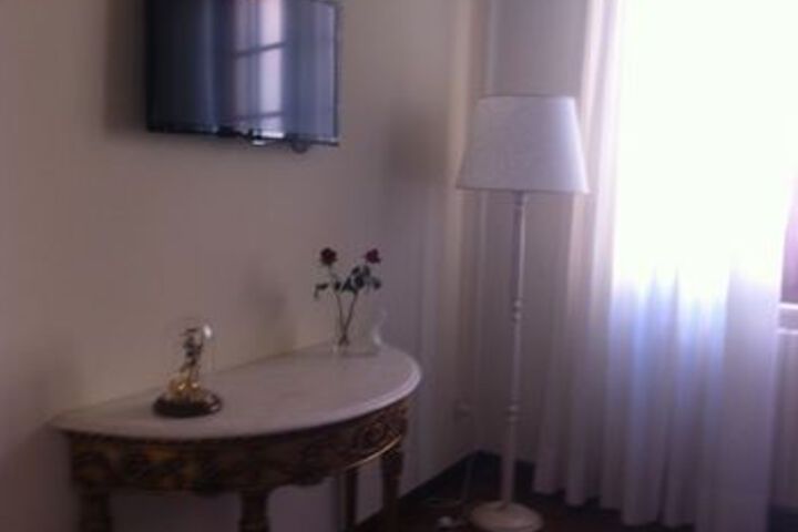 Room 23 of 33