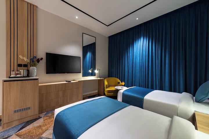 Room 10 of 19