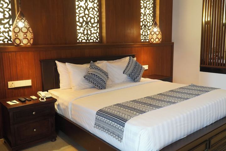 Room 16 of 120
