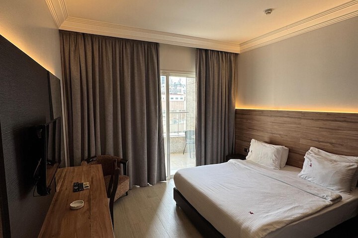 Room 21 of 64