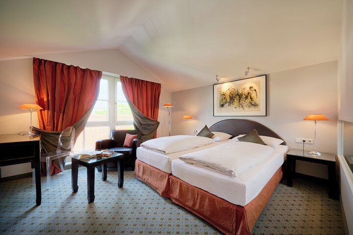Room 34 of 90