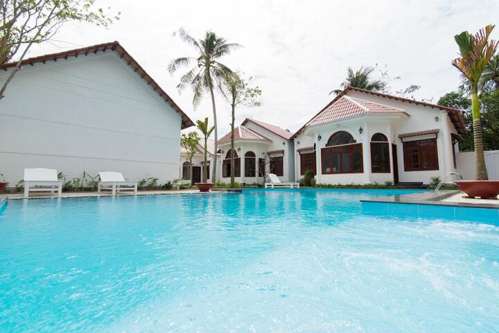 Pool Hotel