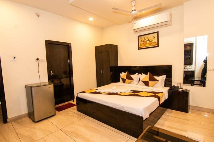 Room 7 of 19