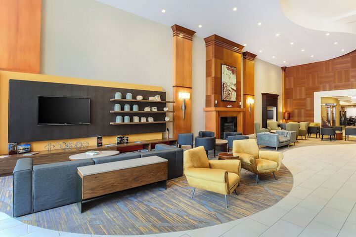 Lobby lounge