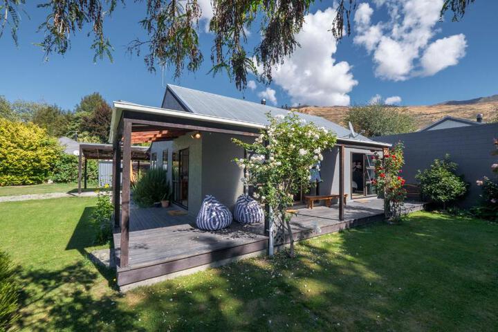 Haven on Heuchan - Wanaka Holiday Home