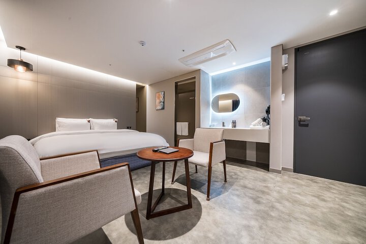 Room 5 of 48