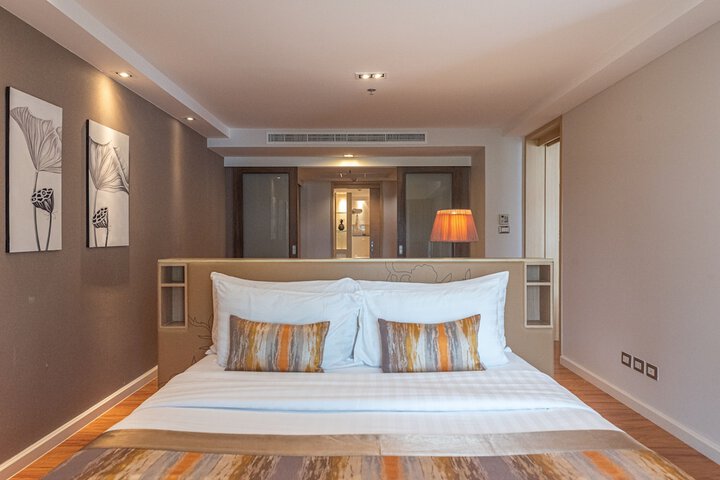 Room 12 of 334