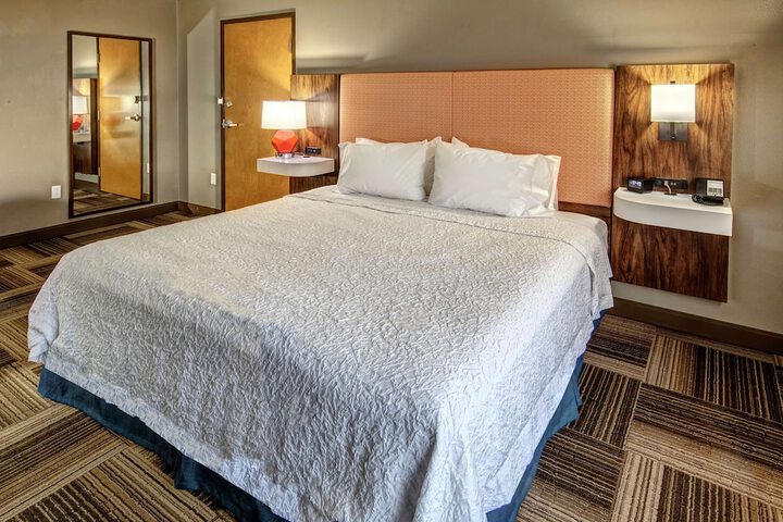 Room 8 of 33