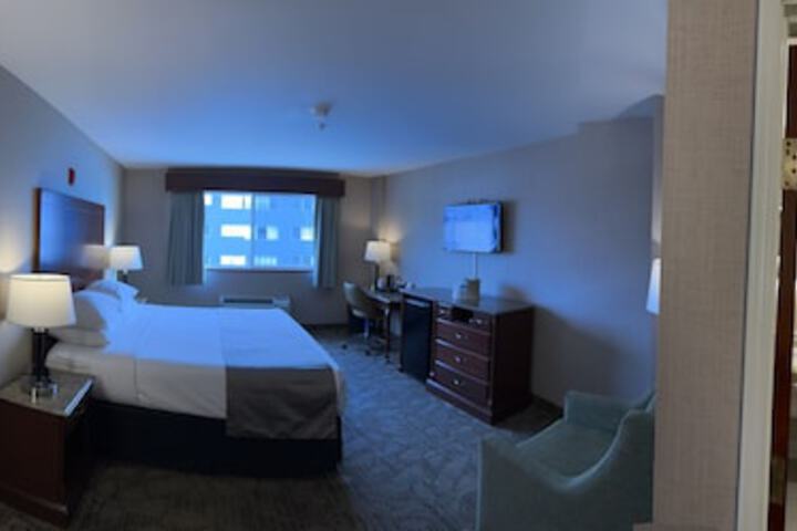 Room 2 of 33
