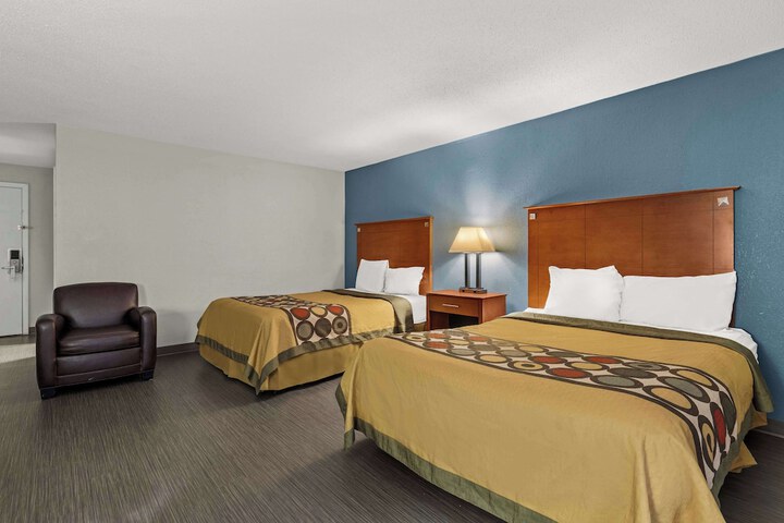 2 Double Beds (4 of 5)