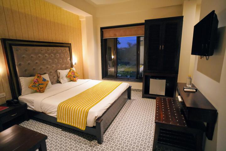 Room 8 of 28