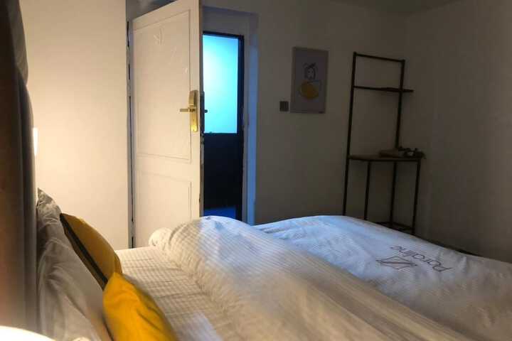 Room 10 of 25