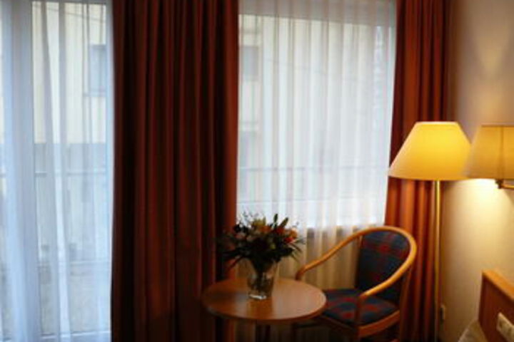 Room 19 of 32