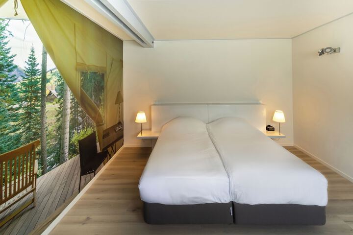 Room 13 of 29