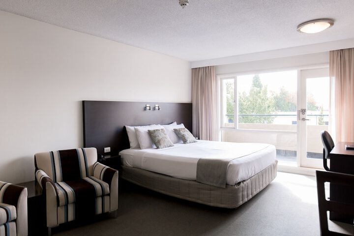 Room 4 of 61