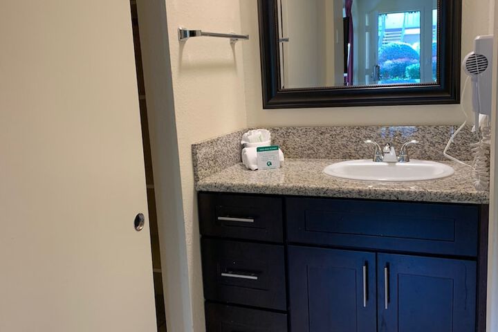 Bathroom sink