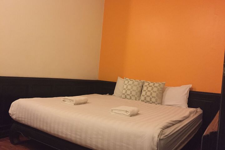 Room 6 of 25