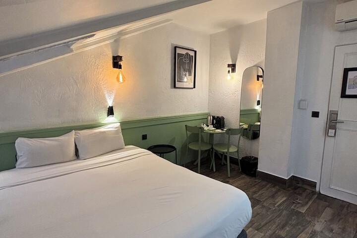 Room 43 of 76