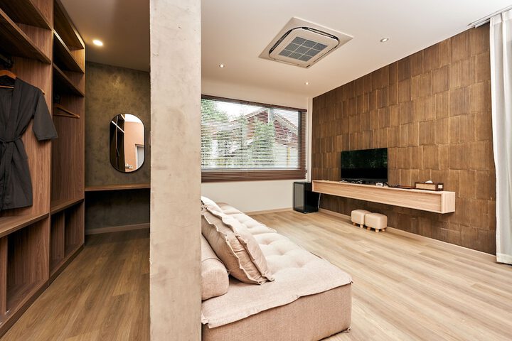 Room 15 of 52