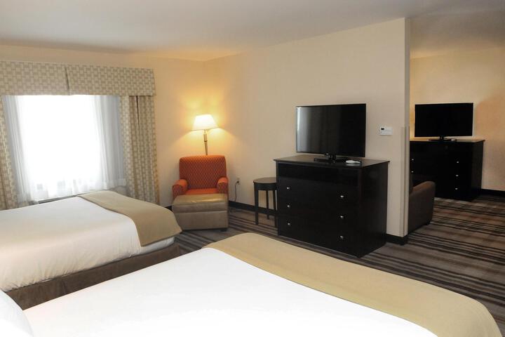 2 Queen Beds (4 of 8)