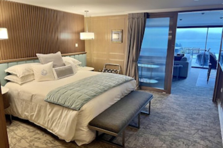 Room 37 of 216