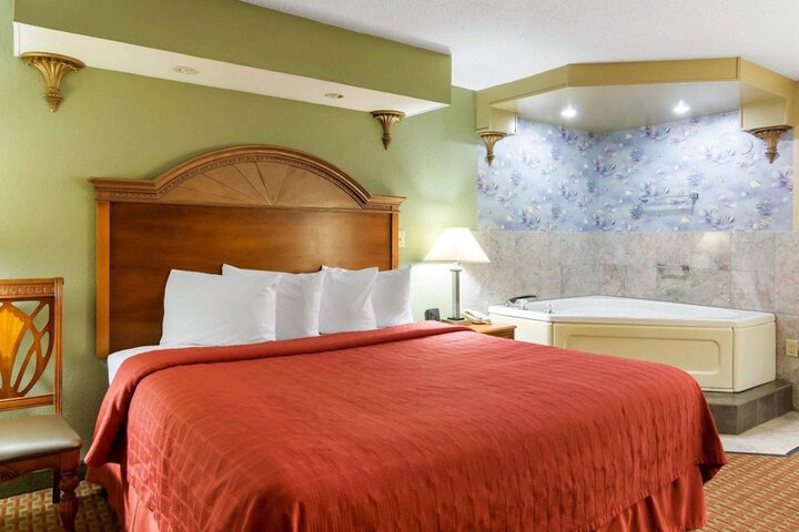 Room 8 of 30